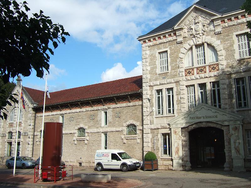 2010-05- (11).JPG - Morgens verabschieden wir uns von Beaune, vorbei geht es an der "Porte Marie de Bourgogne" - heute Sitz des Office de Tourisme
